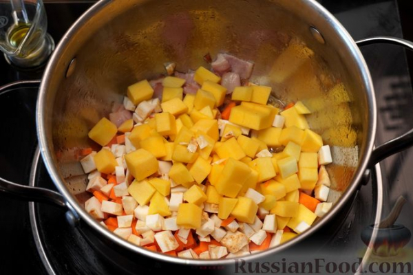 Суп с овощами и беконом