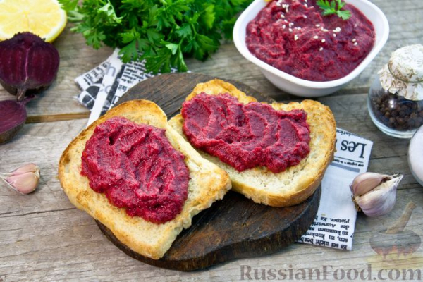 Свекольный паштет с кунжутной пастой