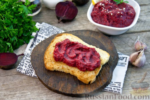 Свекольный паштет с кунжутной пастой