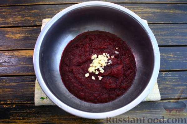 Свекольный паштет с кунжутной пастой