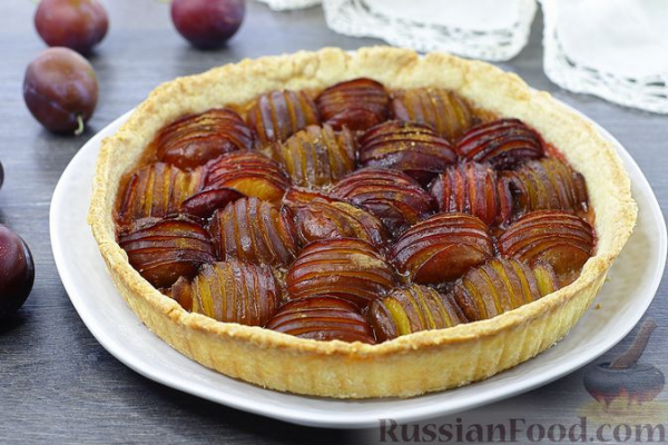 Тарт со сливами