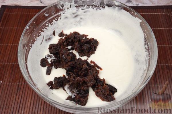 Торт "Панчо" с черносливом, сметаной и грецкими орехами