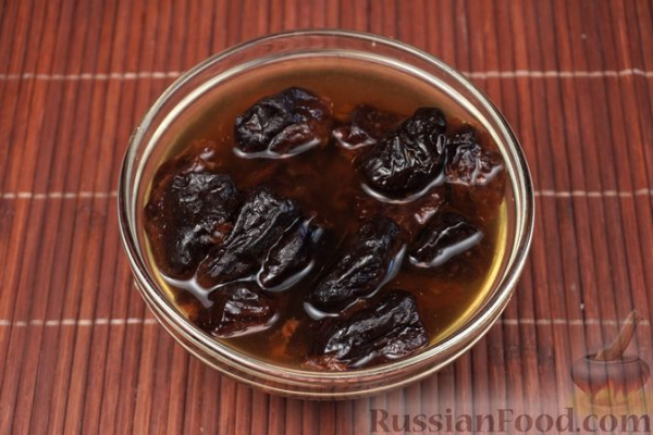 Торт "Панчо" с черносливом, сметаной и грецкими орехами