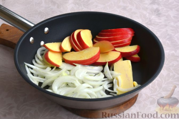 Тушёная краснокочанная капуста с яблоками