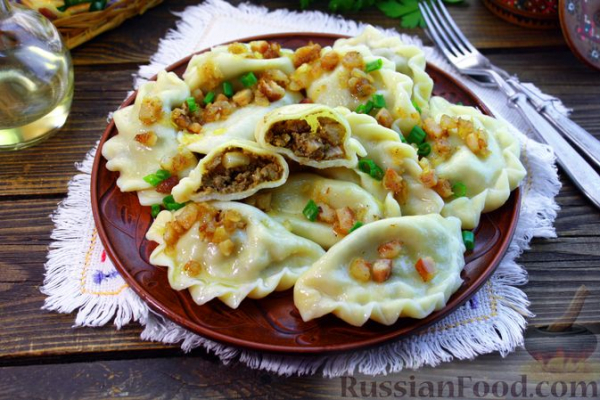 Вареники с печенью и копчёным салом