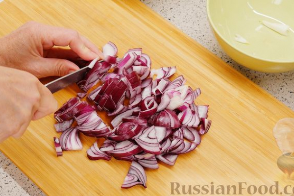 Жареный сельдерей с рисом, курицей и душистым перцем