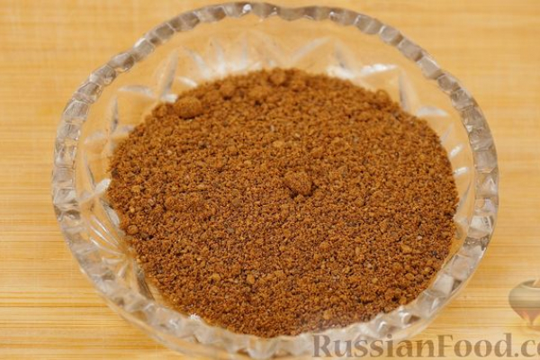 Жареный сельдерей с рисом, курицей и душистым перцем
