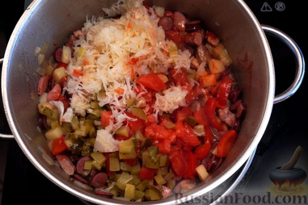 Айнтопф с квашеной капустой и копчёностями