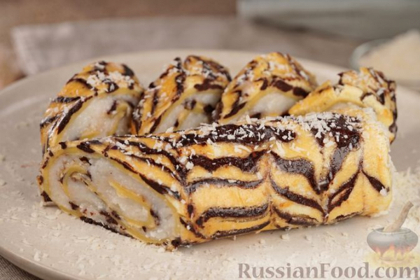 Бисквитный рулет с кокосово-молочным кремом