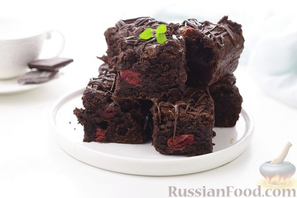 Брауни с консервированной вишней
