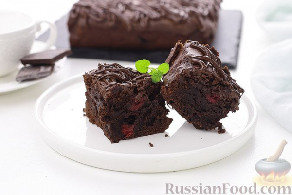 Брауни с консервированной вишней