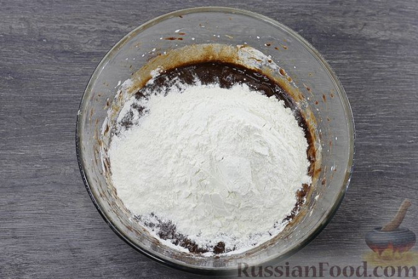 Брауни с консервированной вишней