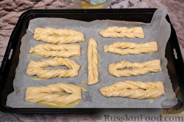 Булочки с сыром, из дрожжевого теста на молоке