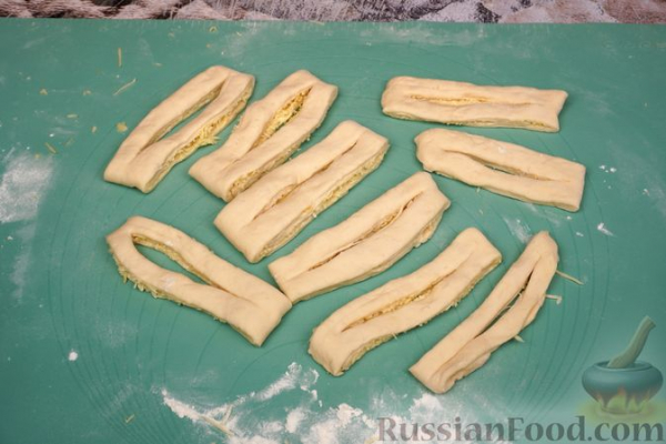 Булочки с сыром, из дрожжевого теста на молоке
