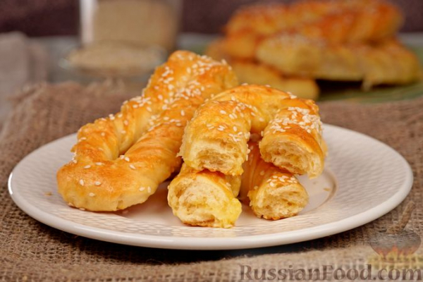 Булочки с сыром, из дрожжевого теста на молоке