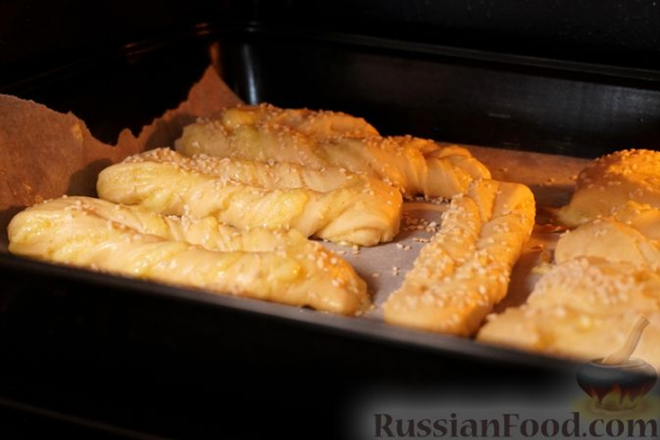 Булочки с сыром, из дрожжевого теста на молоке