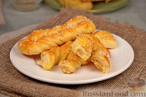 Булочки с сыром, из дрожжевого теста на молоке