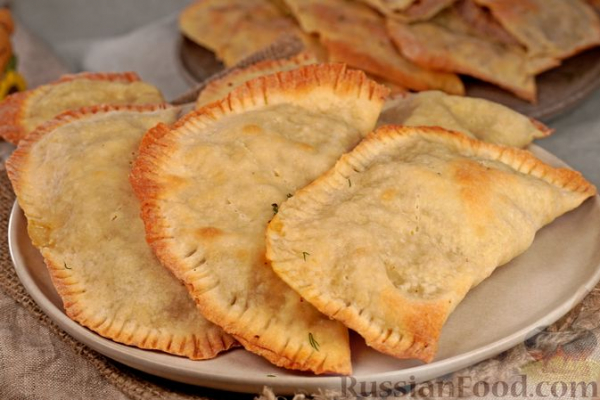 Чебуреки со свиным фаршем (в духовке)