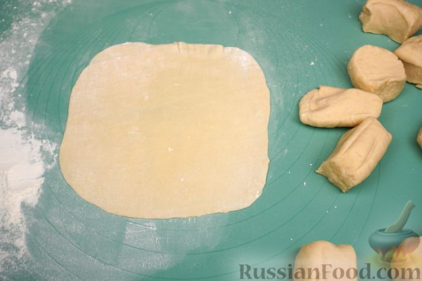Чебуреки со свиным фаршем (в духовке)