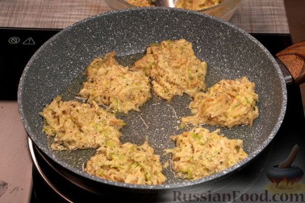 Драники из картофеля с кабачком и яблоком