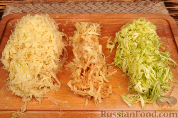 Драники из картофеля с кабачком и яблоком
