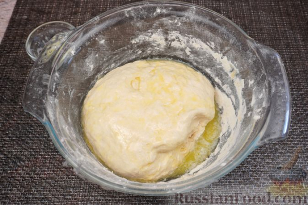 Дрожжевые бублики с куриным фаршем и грибами