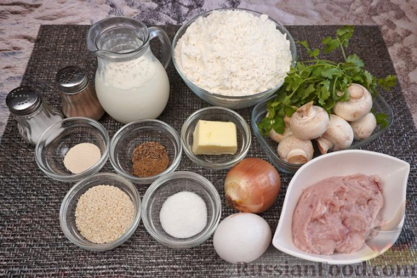 Дрожжевые бублики с куриным фаршем и грибами