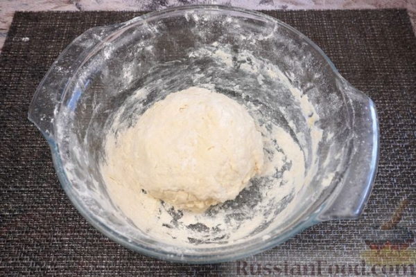 Дрожжевые бублики с куриным фаршем и грибами