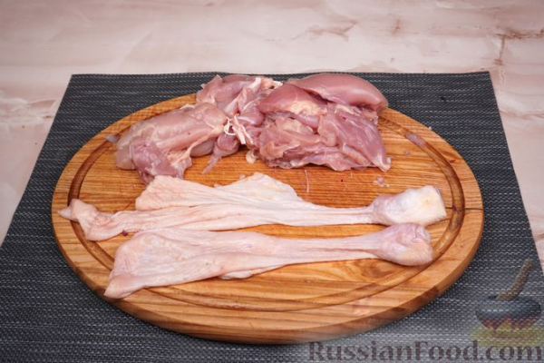 Фаршированные куриные окорочка с кабачком