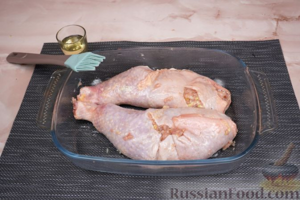 Фаршированные куриные окорочка с кабачком