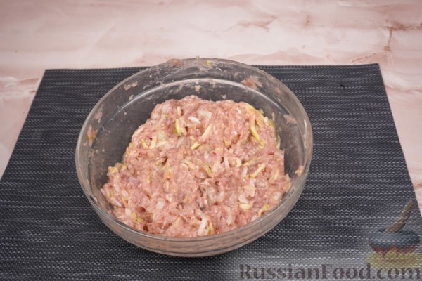 Фаршированные куриные окорочка с кабачком