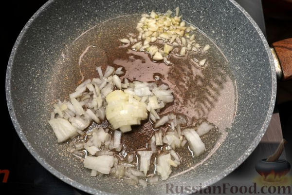 Фасоль, тушенная с яблоками в томатно-соевом соусе
