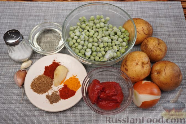 Картофель с зелёным горошком в пряном томатном соусе