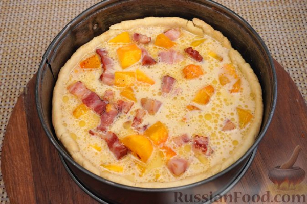 Киш с тыквой и беконом