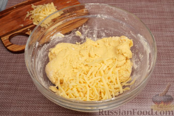 Кукурузный пирог-запеканка с соусом болоньезе