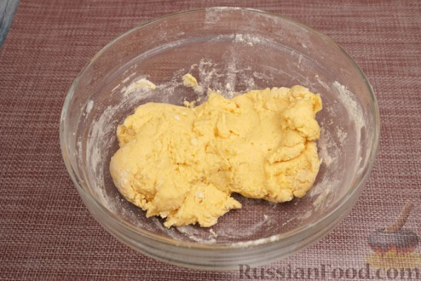 Кукурузный пирог-запеканка с соусом болоньезе