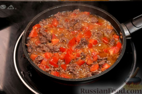 Кукурузный пирог-запеканка с соусом болоньезе