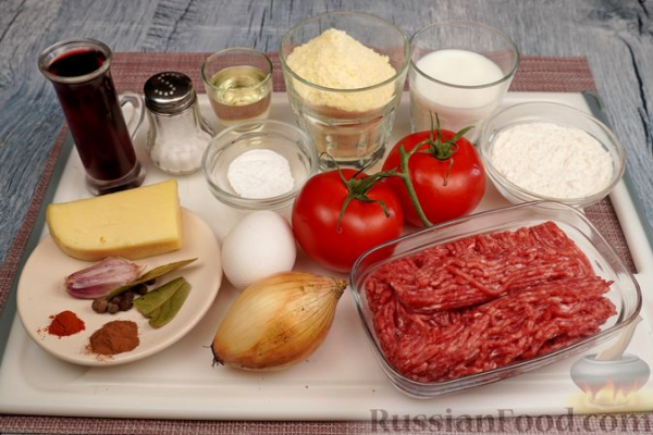 Кукурузный пирог-запеканка с соусом болоньезе