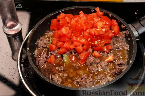 Кукурузный пирог-запеканка с соусом болоньезе