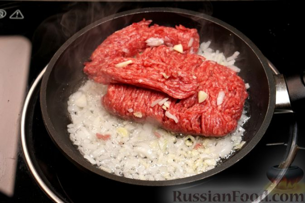 Кукурузный пирог-запеканка с соусом болоньезе