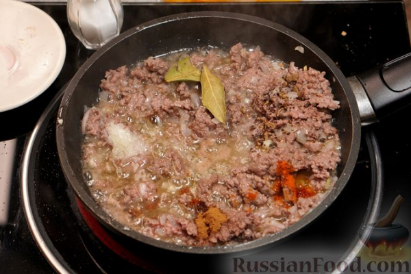 Кукурузный пирог-запеканка с соусом болоньезе
