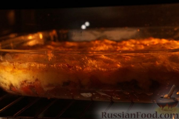 Кукурузный пирог-запеканка с соусом болоньезе
