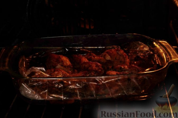 Куриные крылышки, запечённые в томатном маринаде с киви (в рукаве)