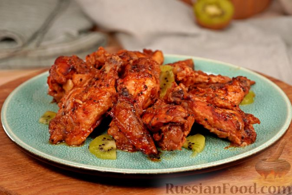 Куриные крылышки, запечённые в томатном маринаде с киви (в рукаве)
