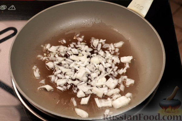 Мясные тефтели, тушенные в томатном соусе со сладким перцем