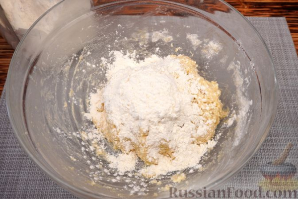 Пряное творожное печенье с лимонной глазурью