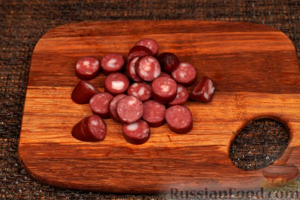 Рагу из говядины с копчёными колбасками, в томатном соусе
