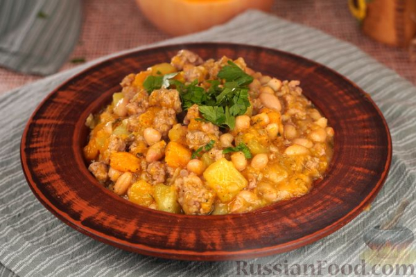 Рагу с фаршем, картошкой, тыквой и фасолью