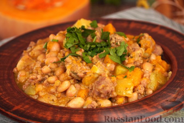 Рагу с фаршем, картошкой, тыквой и фасолью