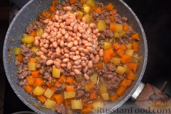 Рагу с фаршем, картошкой, тыквой и фасолью